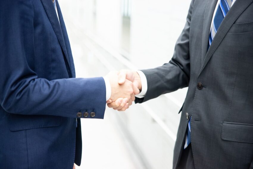 ビジネスマン　握手